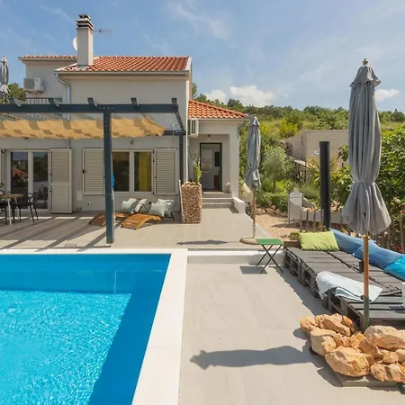Dolce Villa