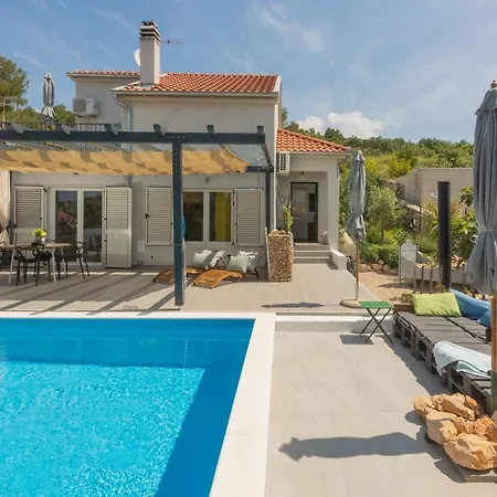 Dolce Villa