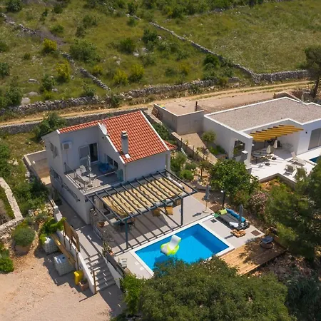 Dolce Villa *