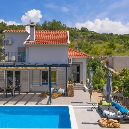 Dolce Villa *